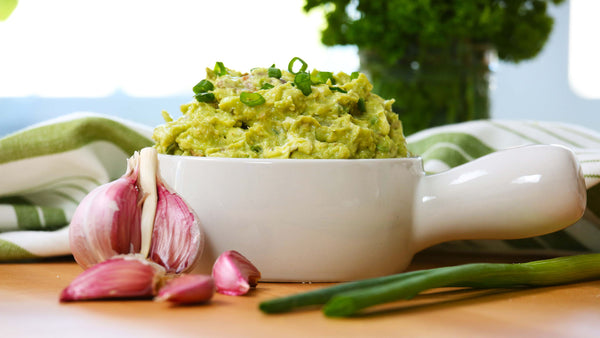 ▷ Avocado Recipe: Bacon & Goat Cheese Guacamole | The Brand Decò