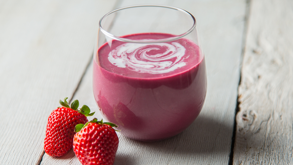 ▷ A Pink Shake: Strawberries & Cream Smoothie