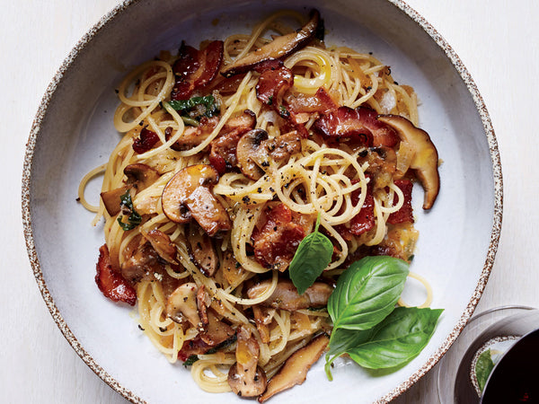 ▷ Bacon lovers rejoice! Bacon and Mushroom Pasta is an easy and fast dinner.