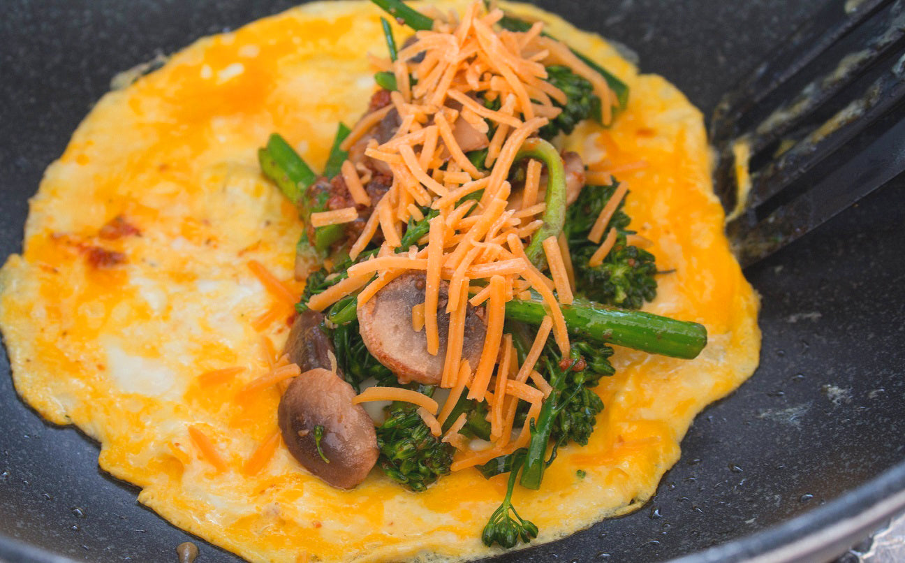 ▷ Broccoli & Cheddar Omelette | The Brand Decò