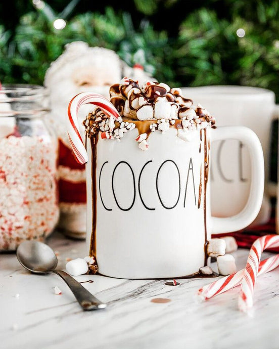 ▷ Holiday Drinks: Candy Cane Hot Chocolate | The Brand Decò
