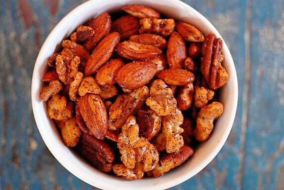 ▷ European Healthy Snack: Spiced Nuts